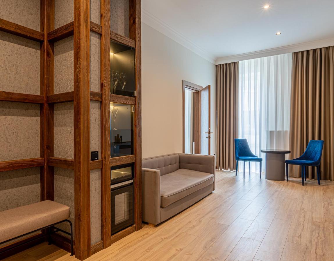 Villa Boutique Hotel Moekatsjeve Buitenkant foto